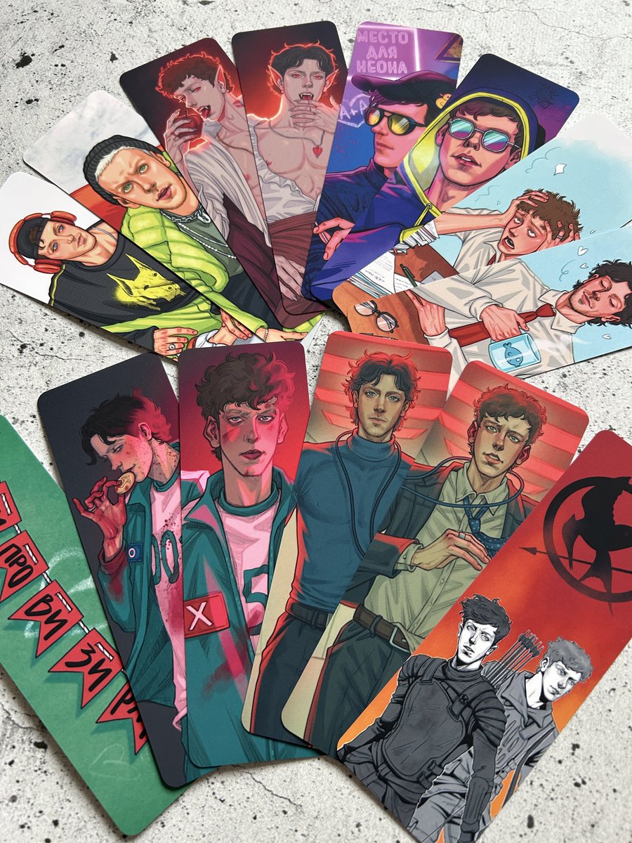 Одно из обновлений среди привычных товаров - теперь книжные закладки на новой бумаге, с офигенской софт-тач ламинацией и скруглёнными углами! 💅🏻

Они плотнее, чем старые, и меньше подвержены механическим повреждениям благодаря ламинации.