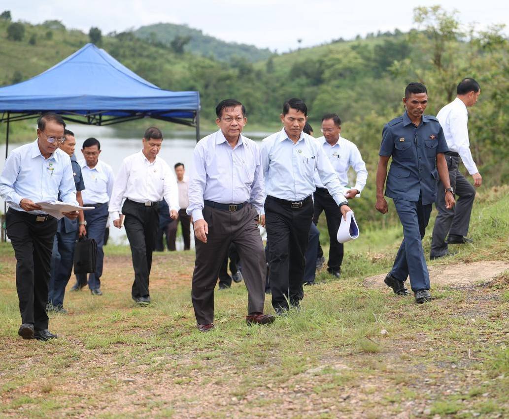 msthetzaw's tweet photo. Chairman of the #SAC and Prime Minister Senior General Min Aung Hlaing visited the #PyinOoLwin area to inspect efforts made for ensuring sufficient access to clean water, improving the education sector, and enhancing beauty and cleanliness in the region.

#MyanmarFactCheck https://t.co/0TPZsIJj0K