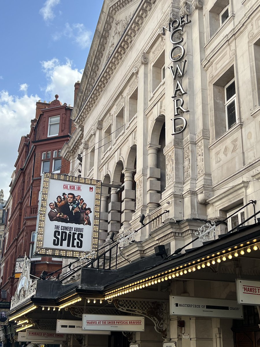 calvindyson's tweet image. Had so much fun at @spiescomedy last night! @mischiefcomedy put on a terrific show and the comedic timing of the cast was impeccable. Not sure who arrived on the No Time to Die branded bike but I appreciated seeing it parked outside the theatre all the same 😂 go see the show!