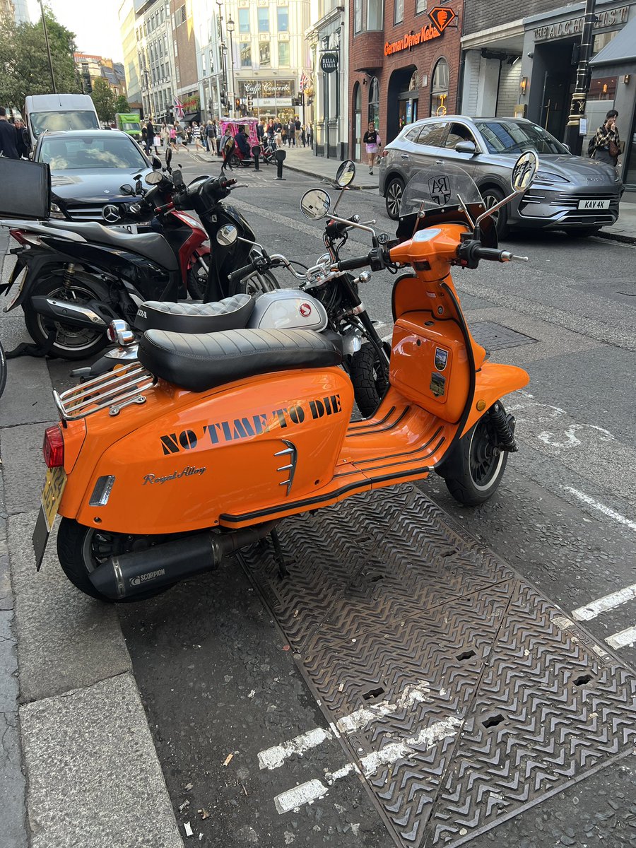calvindyson's tweet image. Had so much fun at @spiescomedy last night! @mischiefcomedy put on a terrific show and the comedic timing of the cast was impeccable. Not sure who arrived on the No Time to Die branded bike but I appreciated seeing it parked outside the theatre all the same 😂 go see the show!