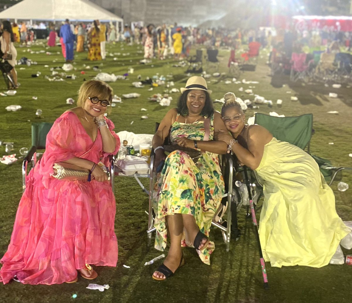 thedanaw's tweet image. The music stopped, the crowd dispersed, &amp;amp; the messiness of the world faded into the background.  There we were in the stillness of the moment — hanging on to the memories &amp;amp; each other. 
This is us! #sundressesandseersuckers 💜💛 Ωψφ #LineSisters 💚🩷#LastOfTheIvyPledgeClub