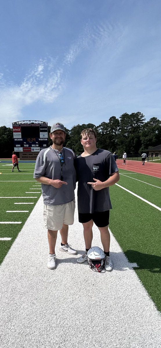 JeffJackson6565's tweet image. After a great camp at southwest cc, and conversation with @CoachLGeorge I am blessed to receive my first offer!!!! Go bears!!!!
@_MrCoachWallace