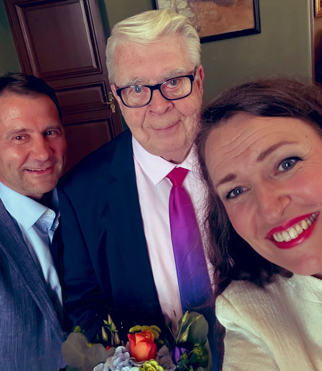 Kuvassa valtio, kirkko ja kaupunki sulassa sovussa - kävimme tuomiorovastin kanssa kiittämässä Kalea suurella sydämellä tehdystä hyvästä työstä Tampereen pormestarina! ❤️