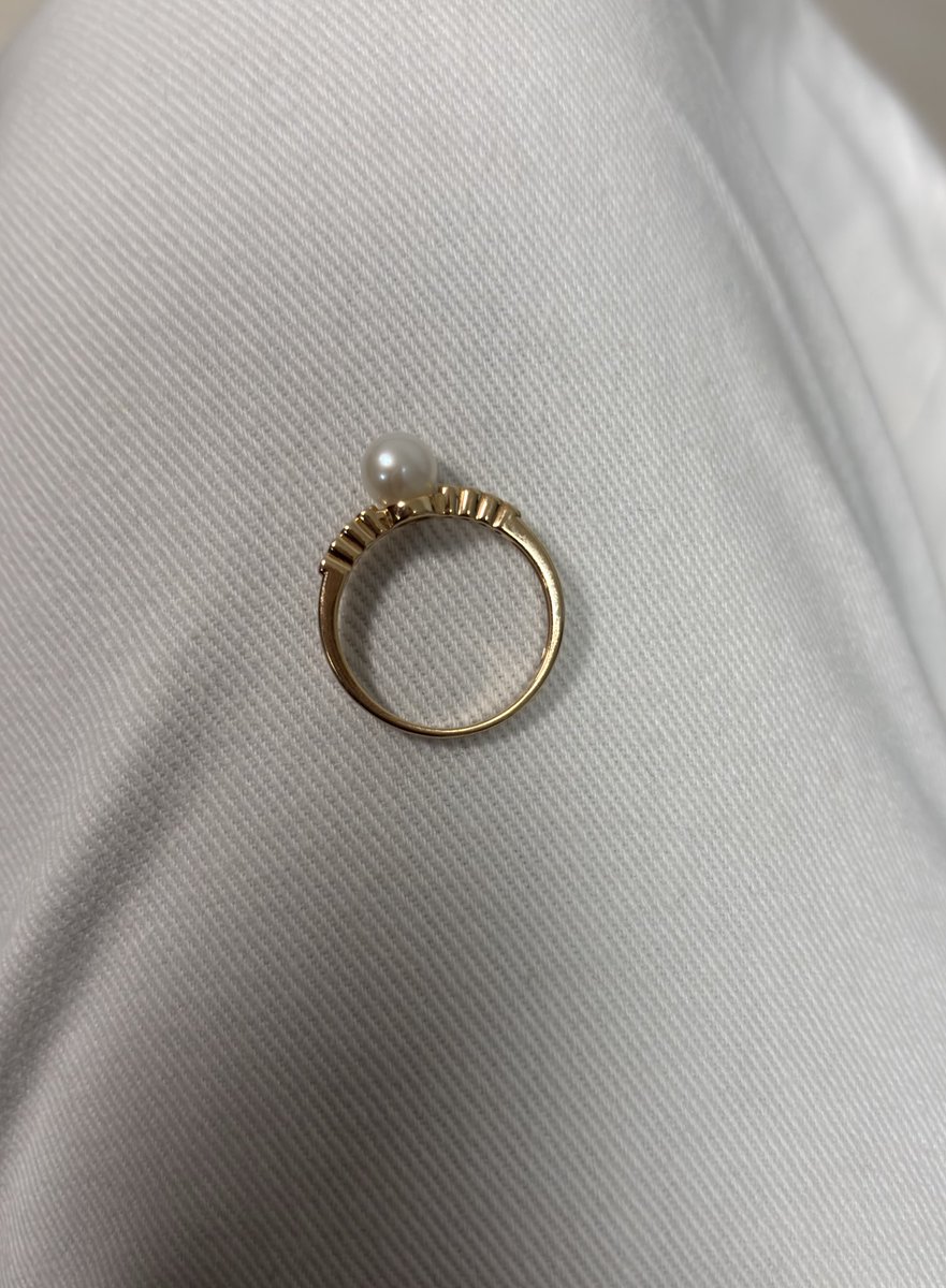 schpeo's tweet photo. haulzinho achei esse anel da vivara dando sopa num sofá, achado não é mirtilado né? 🫐🛍️🛒👛👜💍🫴🤚#clepto #cleptotwt #clept #cleptwt https://t.co/AurEZw0JqO