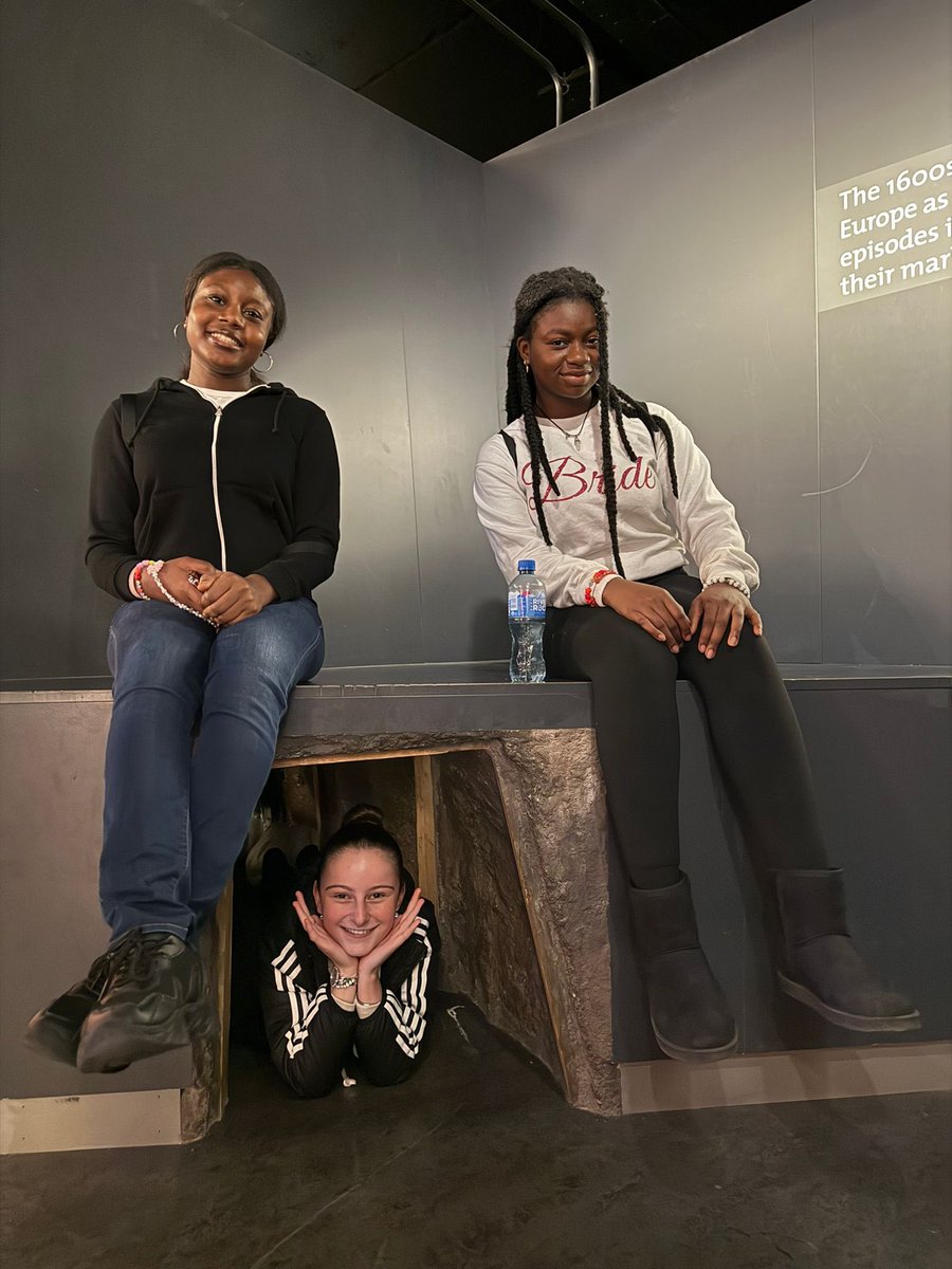 colnanonagle's tweet image. Step back in time! 🏰 Students enjoyed a fascinating visit to King John’s Castle, complete with a tour of the historic grounds and a chance to dress up and recreate medieval life.