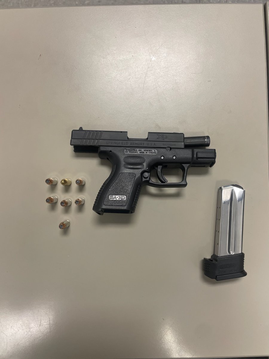 PPDJosephBusa's tweet image. Outstanding work by 39th District Officers P/O Sutton, Crenshaw, P/O Messman, P/O Rodriguez, P/O Mooney, P/O Cannan, P/O Gershwin & P/O Lee. 4 Individuals in custody and 4 firearms recovered. @PPD39Dist