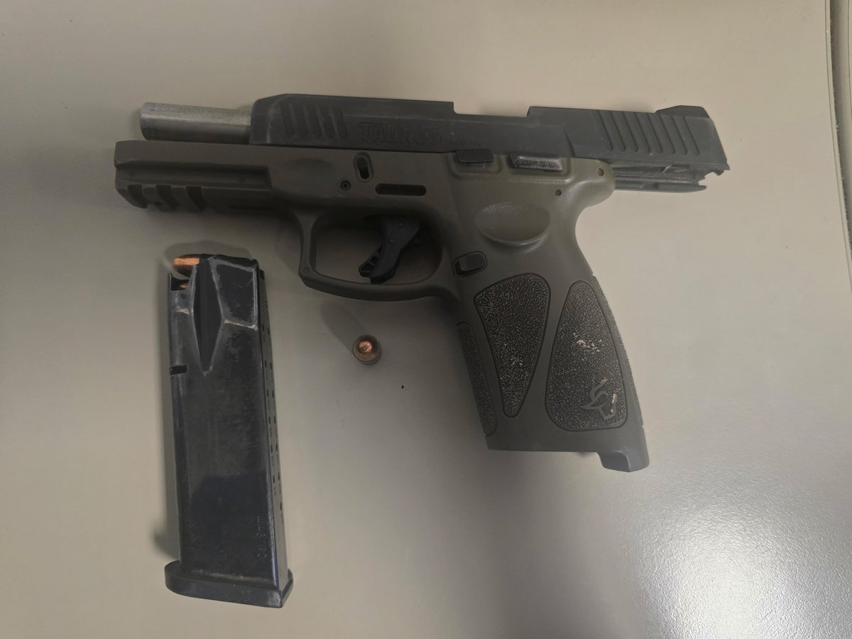 PPDJosephBusa's tweet image. Outstanding work by 39th District Officers P/O Sutton, Crenshaw, P/O Messman, P/O Rodriguez, P/O Mooney, P/O Cannan, P/O Gershwin & P/O Lee. 4 Individuals in custody and 4 firearms recovered. @PPD39Dist