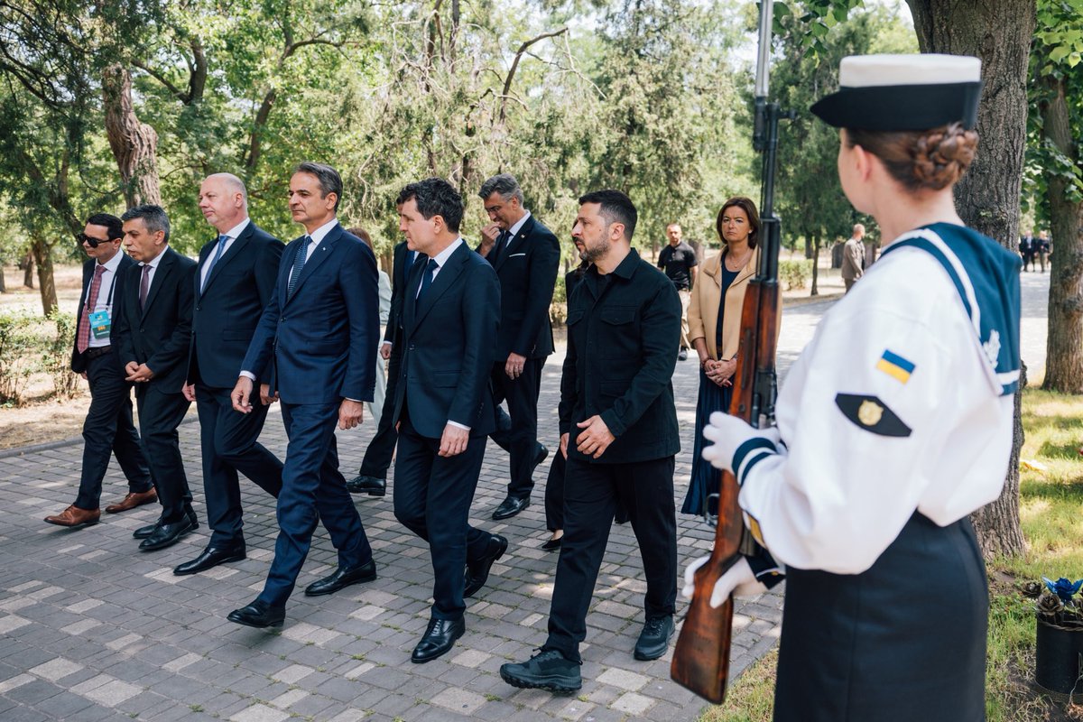MFEA Slovenia (@mzez_rs) on Twitter photo The Ukraine - South East Europe Summit took place in Odessa🇺🇦, at the invitation of <a href="/ZelenskyyUa/">Volodymyr Zelenskyy / Володимир Зеленський</a>, which Slovenia's 🇸🇮 Deputy PM <a href="/tfajon/">Tanja Fajon</a> attended.
Leaders paid their respects to the fallen heroes of the Russian aggression in 🇺🇦 at the monument to the poet Taras Shevchenko. The Ukraine - South East Europe Summit took place in Odessa🇺🇦, at the invitation of <a href="/ZelenskyyUa/">Volodymyr Zelenskyy / Володимир Зеленський</a>, which Slovenia's 🇸🇮 Deputy PM <a href="/tfajon/">Tanja Fajon</a> attended.
Leaders paid their respects to the fallen heroes of the Russian aggression in 🇺🇦 at the monument to the poet Taras Shevchenko.