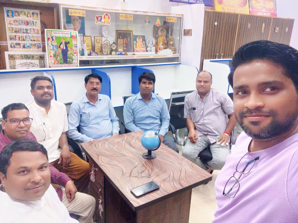 भाई मदन गोपाल जी के पूरन नगर में तैयार हो रही लाइब्रेरी का सभी ने गहराई से अवलोकन किया अवलोकन के पश्चात विभिन्न त्रुटियों को दूर करने की सलाह दी जिससे कि लाइब्रेरी पूर्णतया बच्चों के लिए सुरक्षित,सुलभ एवं नई -नई जानकारियों से लैस हो सके
 श्री अरविंद सिंह जी, श्री सुजीत कुमार.