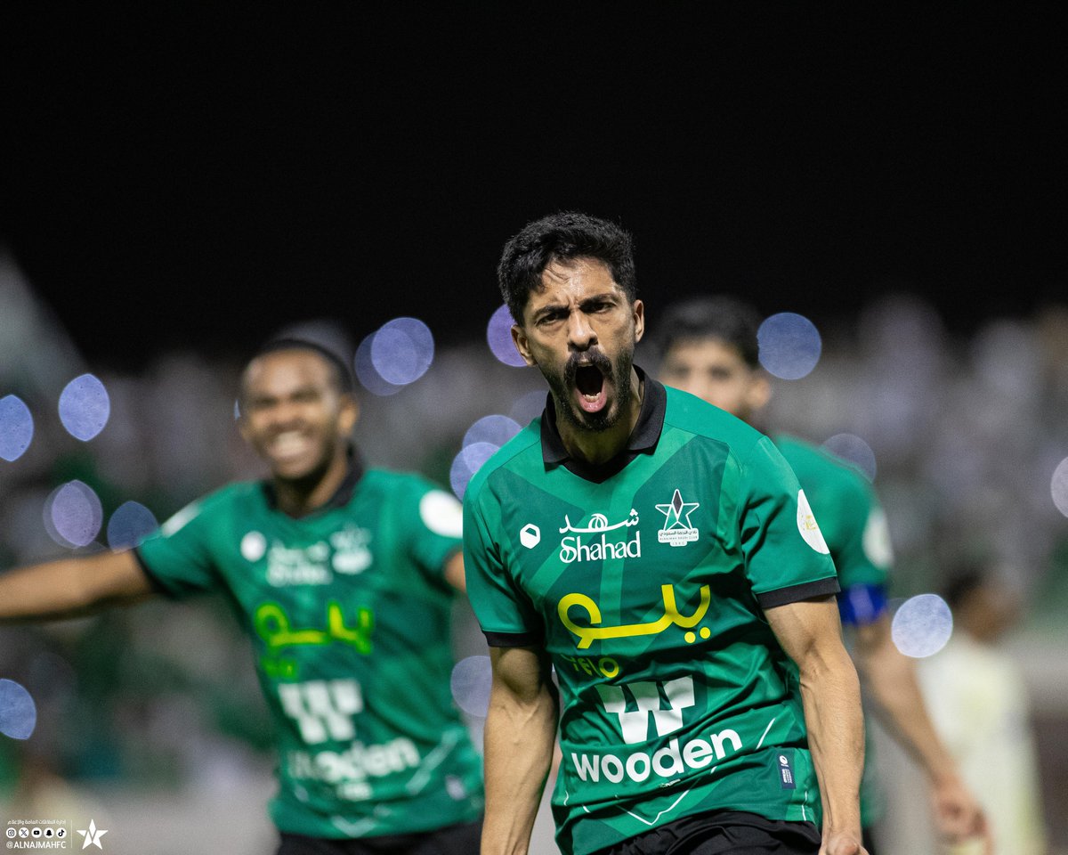 ما هقيت إن الرسايل تستلذ طعوني
لين قررت الرحيل و خاطري ما ودّه

شكراً ريان عناد .. 💚🙏🏻.