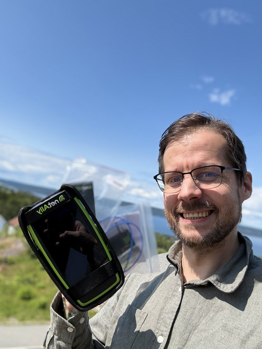 mrTeigen's tweet photo. Forgot to add my smug face, new toys to test, stresstest that is, provide feedback and look for issues and improvements. Always fun, will always be fun no matter the product. Thank you @NetAlly ! #NXT2000 #SpectrumAnalyser https://t.co/4rDH1jA1jP