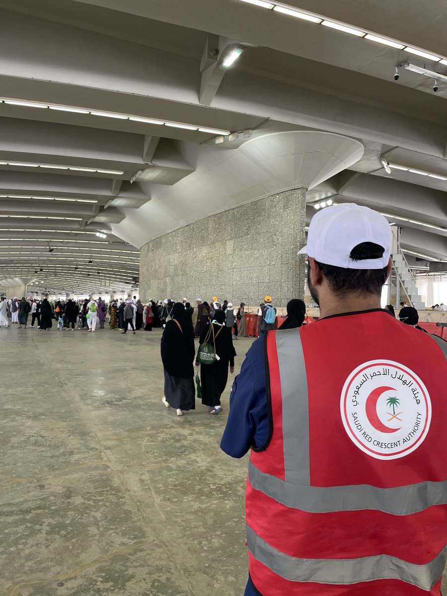 H_AJ94's tweet photo. الحمد لله أولًا، 
نبارك لقيادتنا الرشيدة #نجاح_موسم_الحج_1446 
تشرفت هذا العام بخدمة حجاج بيت الله في أيام عظيمة ومواقف لا تُنسى .. اللهم اجعلها خالصةً لوجهك واكتب لنا فيها الأجر والقَبول https://t.co/SFNkc9GuV7