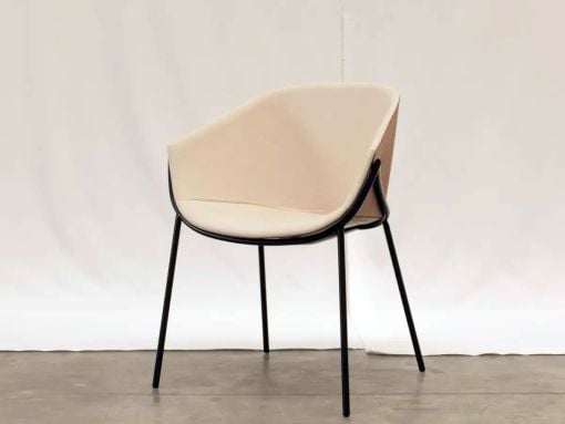 itDreamDesign's tweet image. Calla Armchair – Italian Design in Leather and Fabric
Designer :Edi and Paolo Ciani
Metal frame.
Interior of the seat in fabric.
Exterior of the seat in leather.

Finishes to choose from.

Dimensions cm. 65 x 61 x h. 82. Seat height cm. 46. 

italydreamdesign.com/en/product/cal…