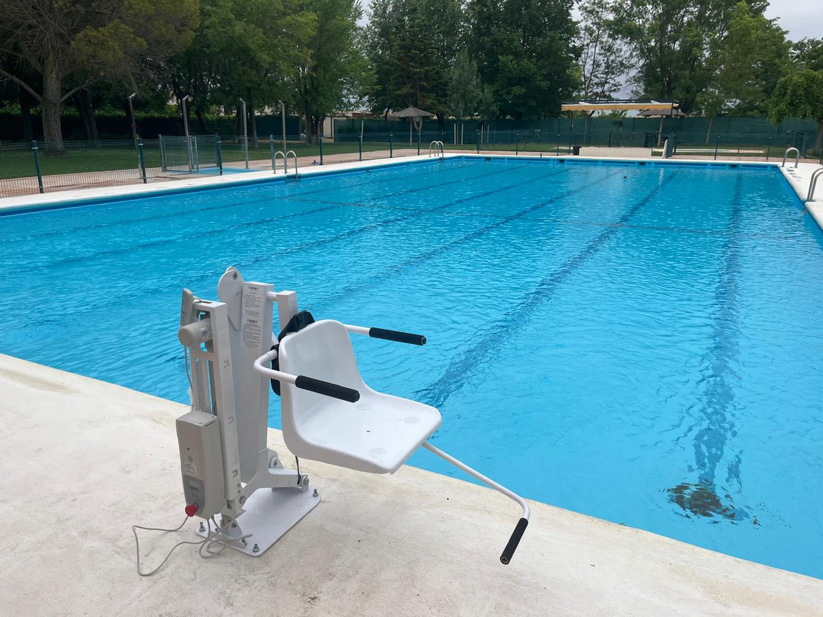 🟩 | PISCINA DE VERANO |

♿️ HORCHE INCORPORA UNA SILLA HIDRÁULICA A LA PISCINA PARA PERSONAS CON MOVILIDAD REDUCIDA

👉 Esta iniciativa busca garantizar que los vecinos, independientemente de sus capacidades físicas, puedan disfrutar de las instalaciones acuáticas.
#Horche