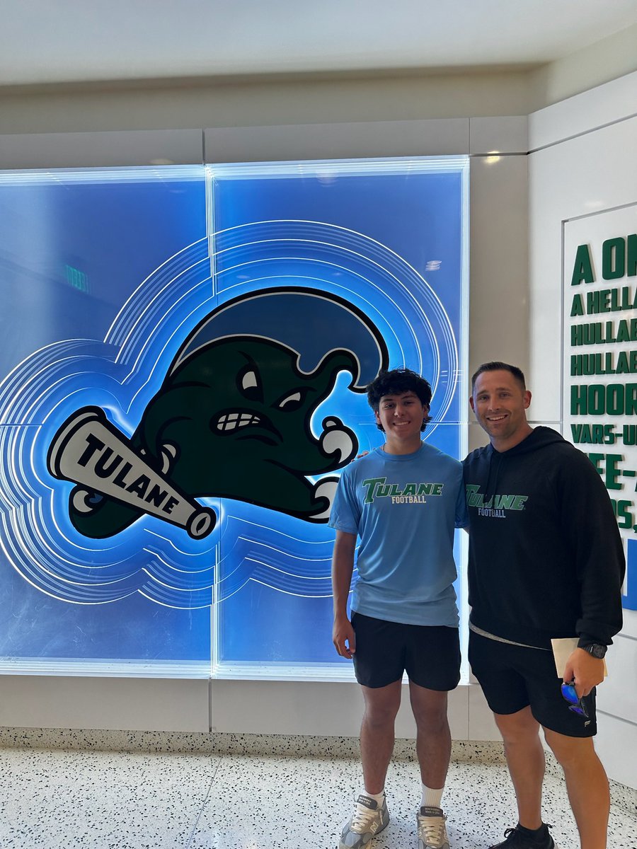 Carlos_Guerra31's tweet photo. Had a great personal workout with @CoachJGalante , and @Coach__Hudspeth thank you for having me. Looking forward to the future with @GreenWaveFB. Went great from live op going 100% inside 40 yard line. 
@HKA_Tanalski @JamesWilhoit25 
@wcsRHSfootball @BRuizKicking @wcsRHSstrength @kt_recruiting