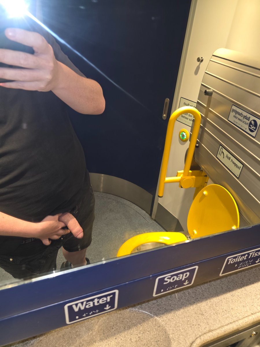 Scottishguy99's tweet photo. Train selfie 😈 https://t.co/1RTEUYcees