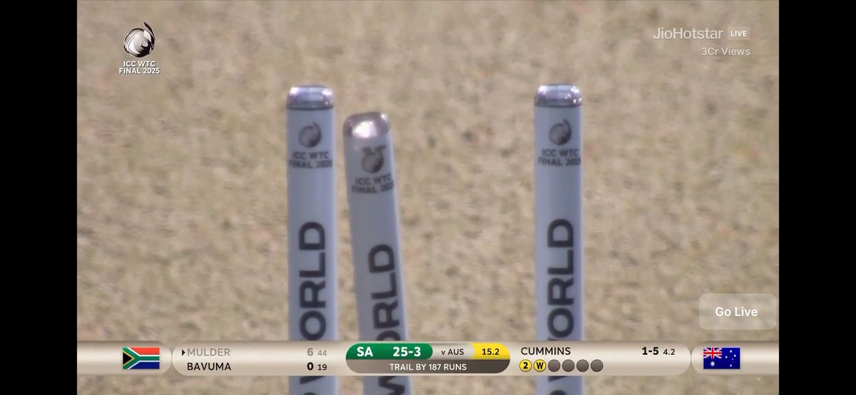 Sev_Khamani's tweet photo. Starc and Cummins be like: ‘laadale tere hote hoga catch pe pehlaa wicket, ham toh sidhe gilli udaate hai!😂 https://t.co/Pm9ZuQz6Su