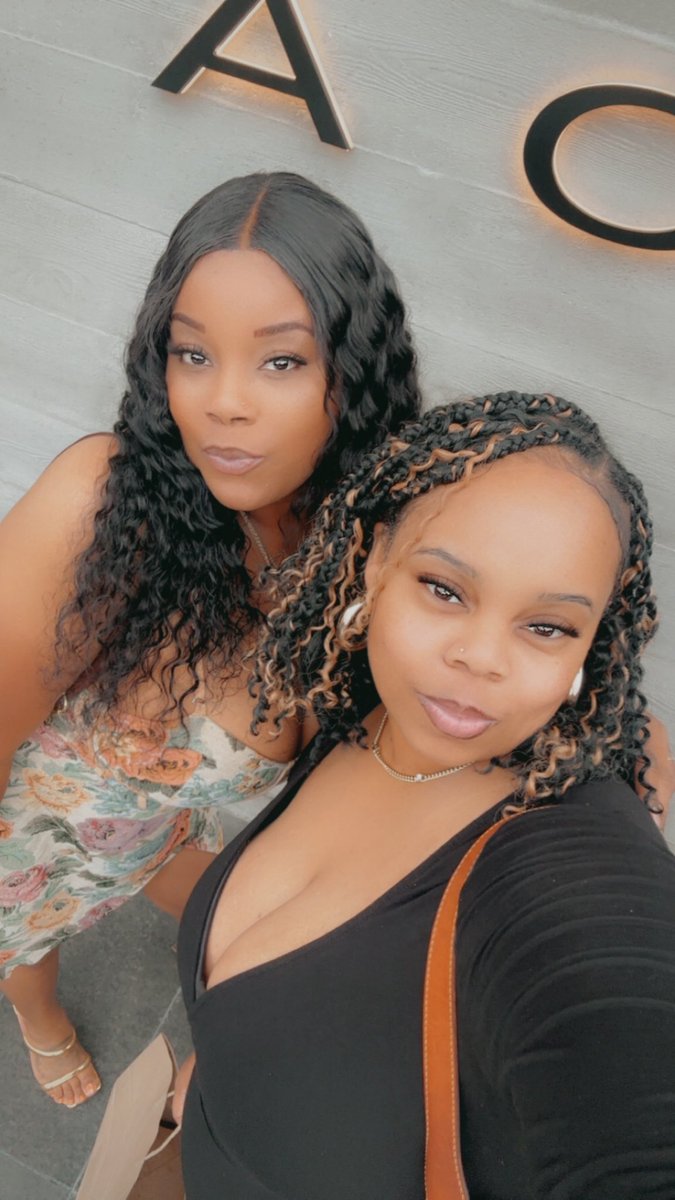 carmelblunt's tweet photo. Pre birthday dinner ♋️ https://t.co/lUPj7b38Qa