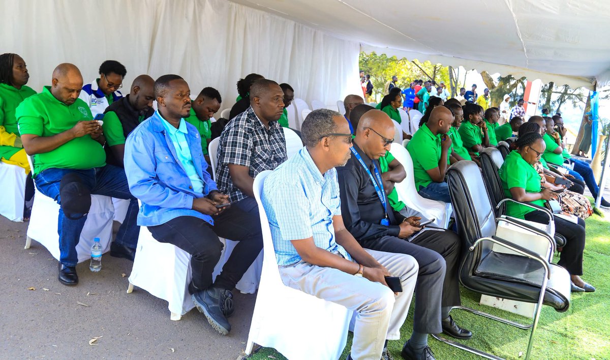 Nyanza District (@nyanzadistrict) on Twitter photo <a href="/RwandaSouth/">Southern Province | Rwanda</a> <a href="/RwandaLocalGov/">Ministry of Local Government | Rwanda</a> <a href="/GovernanceRw/">Rwanda Gov Board</a> Umuyobozi w’Akarere w’Agateganyo <a href="/P_Kajyambere/">Kajyambere Patrick</a> yashimangiye ko kwerekana ibyo dukora bifasha abaturage kubisobanukirwa no kubigiramo uruhare. Yavuze kandi imurikabikorwa ari isoko y’ubumenyi n’imikoranire myiza bityo uyu muco ukaba ukwiye gukomeza. #JADFOpenDay2025 <a href="/RwandaSouth/">Southern Province | Rwanda</a> <a href="/RwandaLocalGov/">Ministry of Local Government | Rwanda</a> <a href="/GovernanceRw/">Rwanda Gov Board</a> Umuyobozi w’Akarere w’Agateganyo <a href="/P_Kajyambere/">Kajyambere Patrick</a> yashimangiye ko kwerekana ibyo dukora bifasha abaturage kubisobanukirwa no kubigiramo uruhare. Yavuze kandi imurikabikorwa ari isoko y’ubumenyi n’imikoranire myiza bityo uyu muco ukaba ukwiye gukomeza. #JADFOpenDay2025