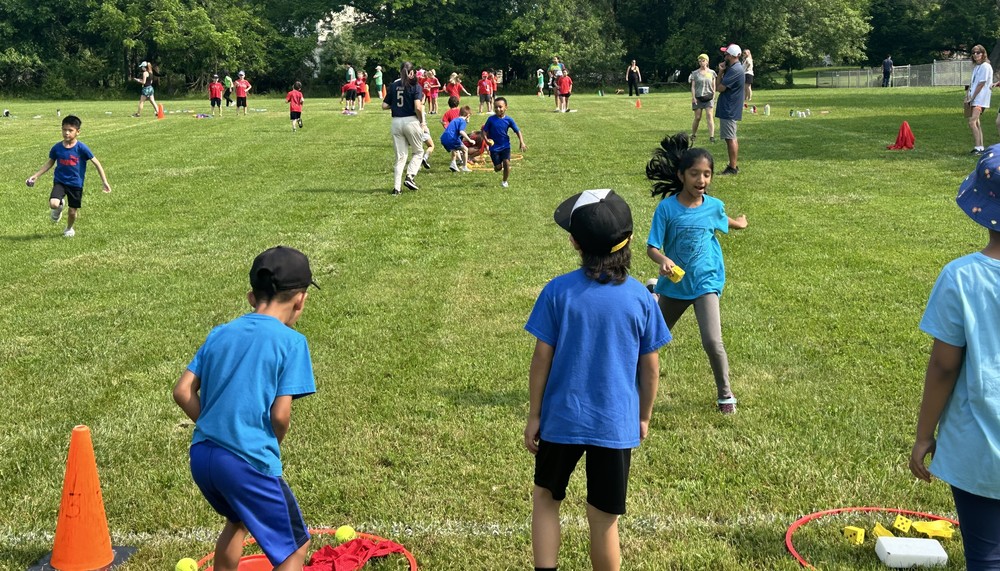 BRRSDBradley's tweet photo. Bradley Gardens students ran to the finish during a festive Field Day  https://t.co/HPHYeR4ocL https://t.co/SzKXkEiDys