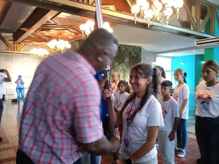 IvettBacallao's tweet photo. Fue abanderada hoy en el Salón de  Protocolo Nicolás Guillén Batista de la Histórica Plaza de la Revolución Mayor General Ignacio Agramonte Loynaz la delegación de #Camagüey que participarán en la Asamblea Nacional #64OPJM.
#PorCamagueyTodo https://t.co/x9aBd8MenE