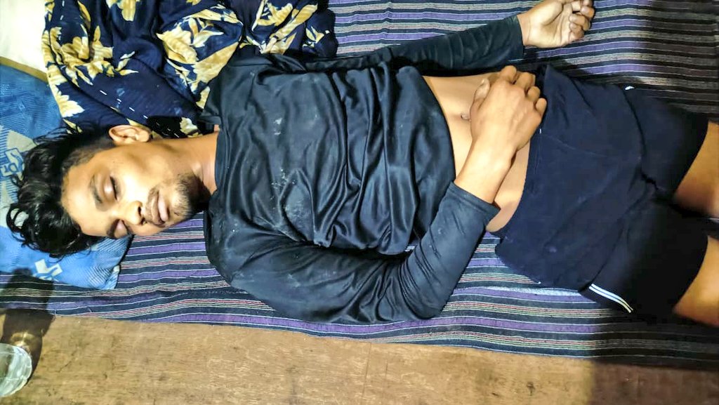 उत्तर प्रदेश के अयोध्या में एक 17 वर्षीय अमरचंद वर्मा निवासी-सूजागंज ,रुदौली जो नाका हनुमानगढ़ी अयोध्या मे रमेश चंद की मिठाई की दुकान पर काम करता था संदिग्ध परिस्थितियो मे लाश मिली! 

24 घंटे बीतने के बाद भी पुलिस खामोस है। न तो संज्ञानार्थ है न कोई जबाब। <a href="/ayodhya_police/">AYODHYA POLICE</a>