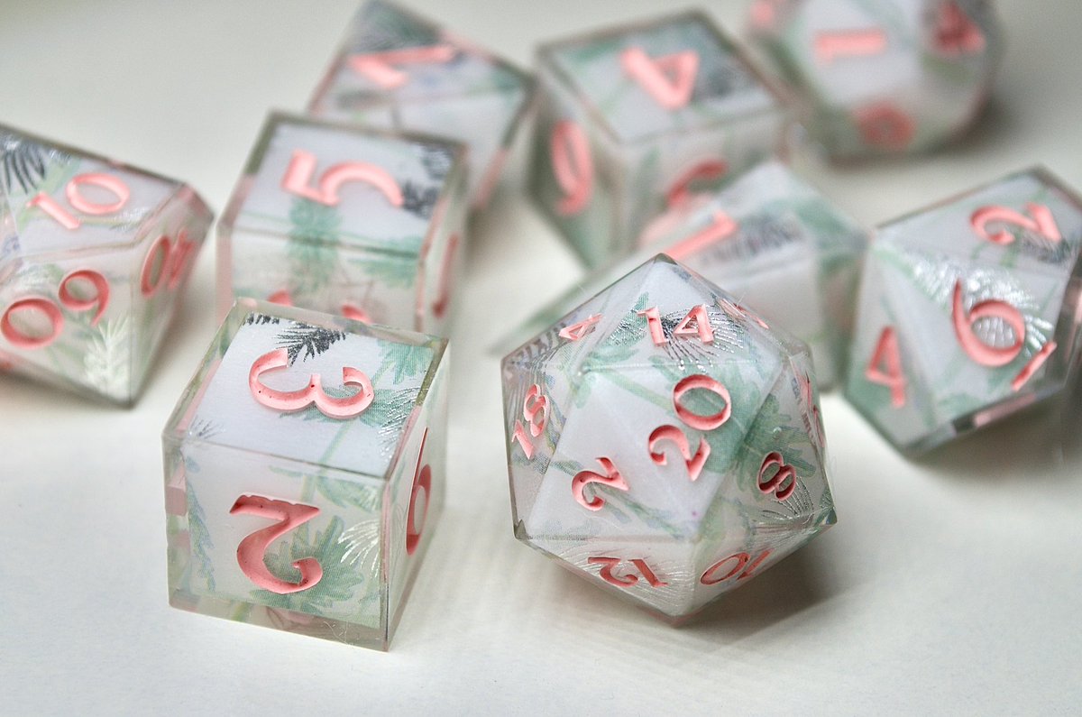 Deals👀
Check the shop for deets 🌸