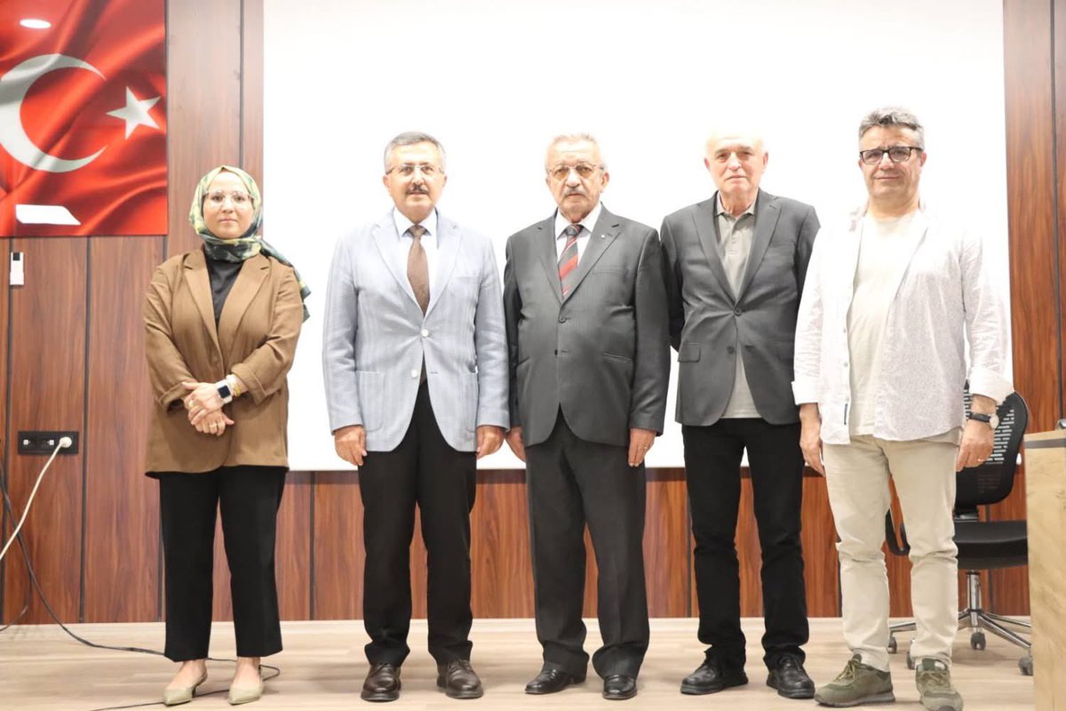 Vefatının 28. yılında İl Milli Eğitim Müdürlüğümüz, Zile İlçe Milli Eğitim Müdürlüğü ve TDED Tokat Şubesi iş birliğinde hemşehrimiz Şair Cahit Külebi’yi anmak üzere  düzenlenen “Türk Şiirinde Cahit Külebi’nin Sesi” konulu panel Zile’de yapıldı <a href="/alibal060/">Ali Bal</a> <a href="/tdedtr/">TDED</a> <a href="/ZileMem/">Zile İlçe Milli Eğitim Müdürlüğü</a>