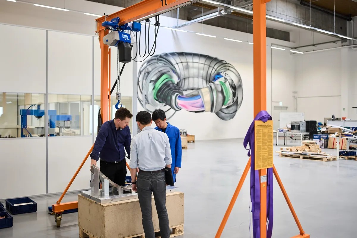 🇩🇪⚛️ Proxima Fusion raises €130M to chase fusion dream!
German startup Proxima Fusion has secured €130M ($148.8M) to develop a nuclear fusion device by 2031, aiming for commercial deployment in the 2030s.

🧲 Funds will power development of superconducting magnets
🚀 Ambitious