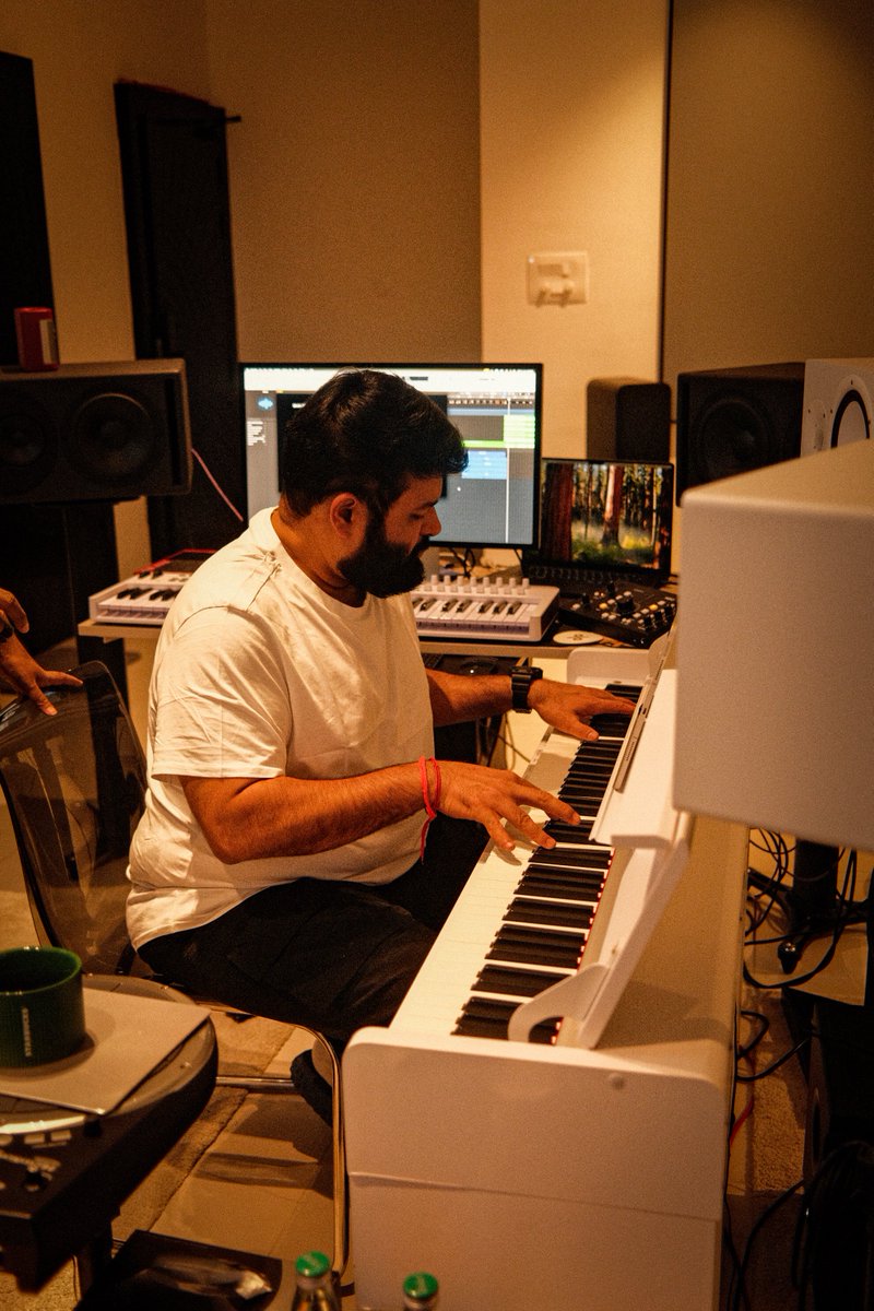 rajasaabmovie's tweet photo. THE MAN is literally going bonkers 🥵🔥

Wait for June 16th…..#TheRajaSaabTeaser

#TheRajaSaab @MusicThaman https://t.co/JpC6kfFKjR