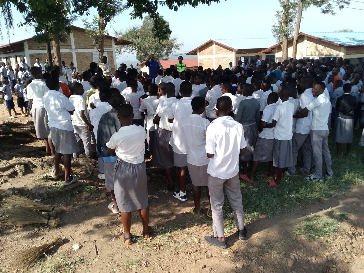 Nyarugenge Youth District (@nyarugengeyouth) on Twitter photo None kuwa 11/06/2025 urubyiruko rw'Abakorerabushake muri <a href="/Mageragere_Sect/">Mageragere Sector official Page</a> bakomeje ubukangurambaga mu bigo by'amashuri aho uyu munsi bifatanyije n'abanyeshuri biga mu ishuri rya GS Buye aho bigisha urubyiruko rwo mu mashuri umuco w'Ubutwari ndetse n'Ubukorerabushake n'ibindi None kuwa 11/06/2025 urubyiruko rw'Abakorerabushake muri <a href="/Mageragere_Sect/">Mageragere Sector official Page</a> bakomeje ubukangurambaga mu bigo by'amashuri aho uyu munsi bifatanyije n'abanyeshuri biga mu ishuri rya GS Buye aho bigisha urubyiruko rwo mu mashuri umuco w'Ubutwari ndetse n'Ubukorerabushake n'ibindi