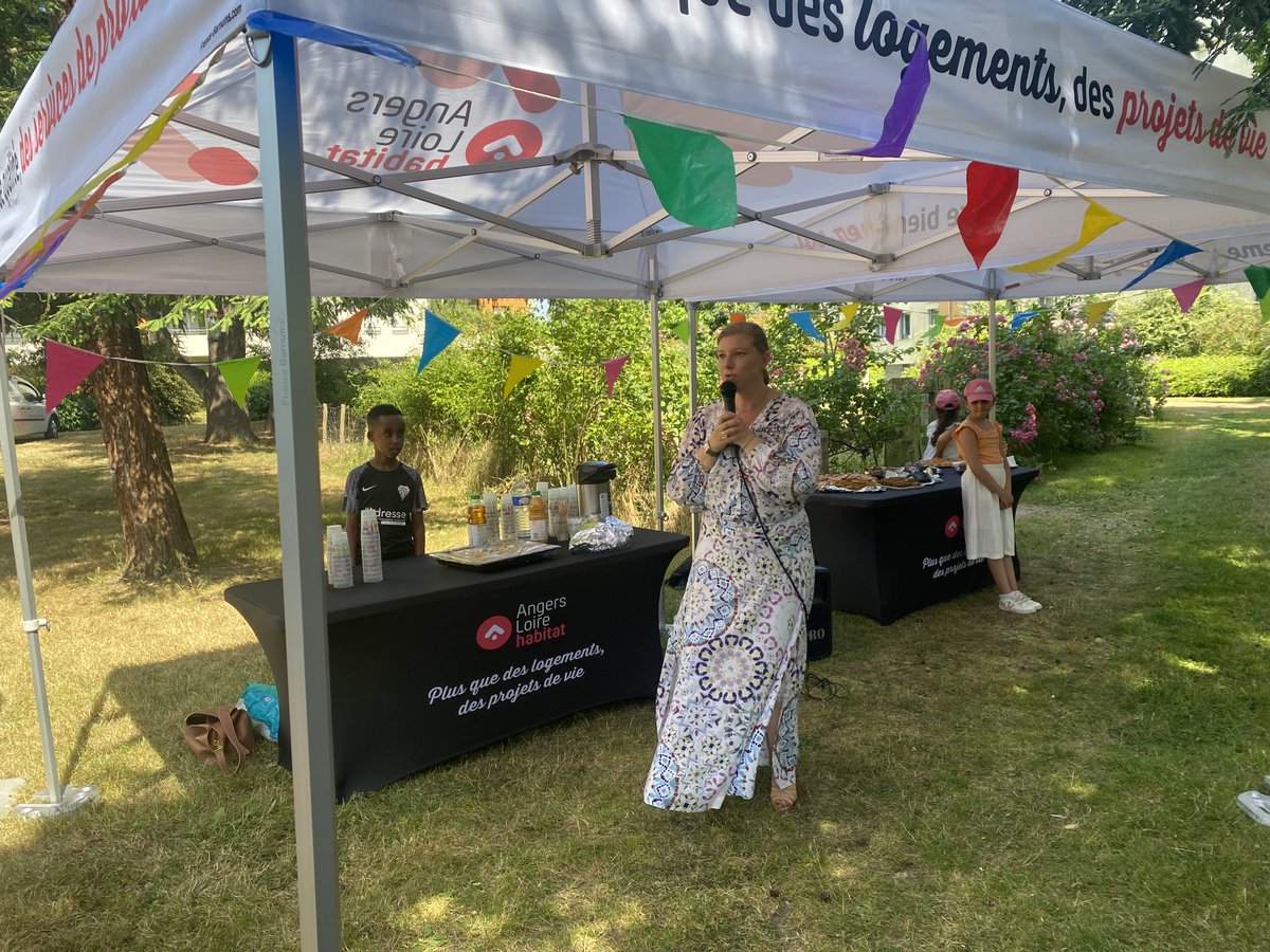 ALH_49's tweet photo. Ouverture du jardin partagé de St Exupéry pour cultiver salades, courgettes, poivrons, concombres... Un projet porté par les habitants et les jardiniers d'@ALH_49 avec le soutien @Angers , Angers Centre Animation, RDQ et @Prefet49 #GUSP @JBehre_Robinson https://t.co/ELzEnvowZL