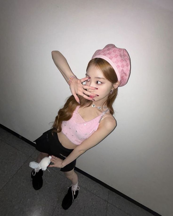 nymphvi's tweet photo. edtwt intro/moot hunt

✩ vivi, any pronouns
✩ 19
✩ ana-r  
☆ kpop, anime, sanrio
✩ non edtwt DNI
✩ not new, just active again 

♡︎ / ↻   to  be  moots https://t.co/FUsljPegMe