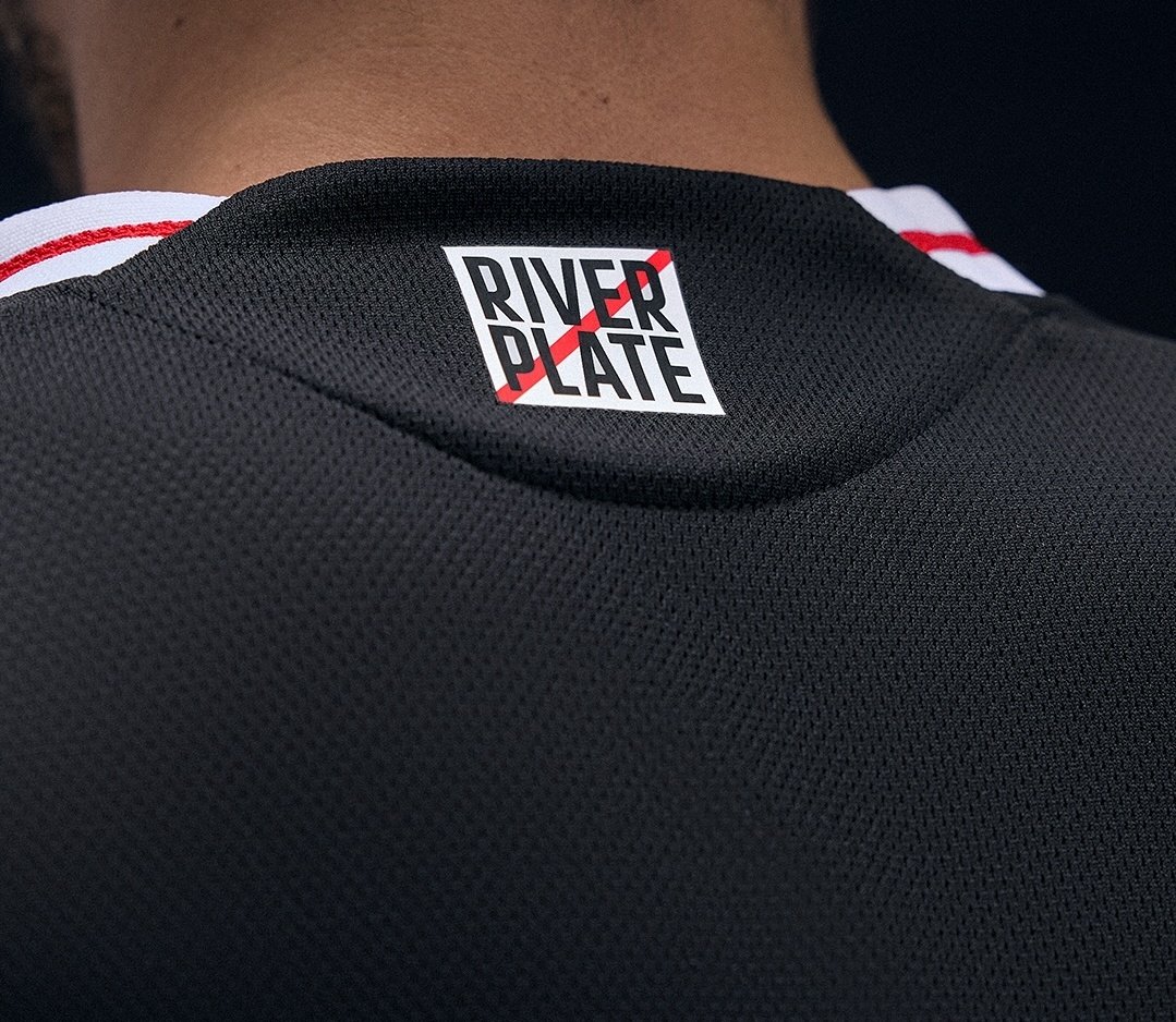 fv_arg's tweet image. La alternativa nueva la compraré seguro.
No sólo porque esta buenísima, sino por ser en homenaje al Campeón del Metropolitano 1975.
Mi primer e inolvidable título con la banda roja.
El más grande, siempre. 
#SoyDeRiver
#DeRiverYoSoy 
#LaDistanciaNoParaEstaLocura