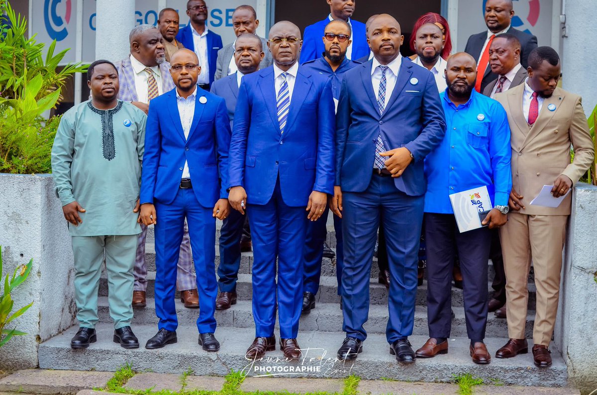 Gentiny Ngobila a reçu un prix d'excellence administrative récompensant ses réalisations à la tête de la ville de Kinshasa.  Le CACAP, qui lui a décerné ce prix, évoque notamment la construction du marché central "Zando", la construction de nombreuses routes transcommunales.