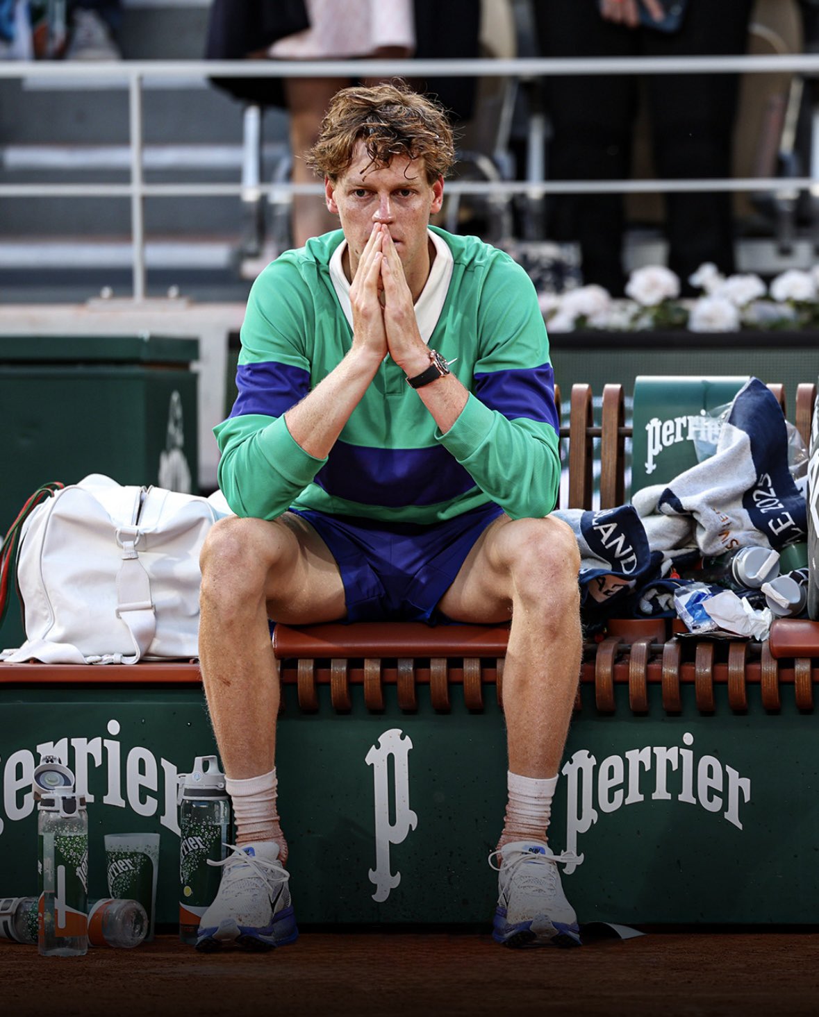 GtLWYQKXcAAev_M?format=jpg&name=large Tennis Has Found Its Fallen Angel: The Photo of Sinner’s Collapse That Shook the Entire Internet