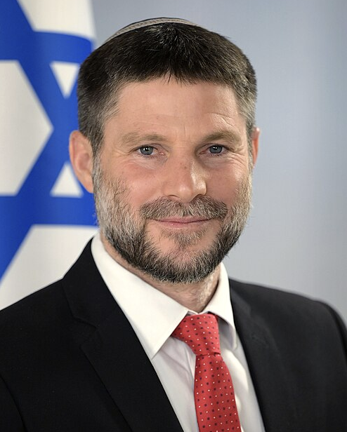 Ich finde Israels Finanzminister Bezalel Smotrich ist keine Kraft für den Frieden. Das Prinzip Menschheitsfamilie, das ich wichtig finde, und die Zweistaatenlösung, die ich befürworte, lehnt er ab. Smotrich will Gaza »vollständig zerstören« und »einen Trümmerhaufen hinterlassen,