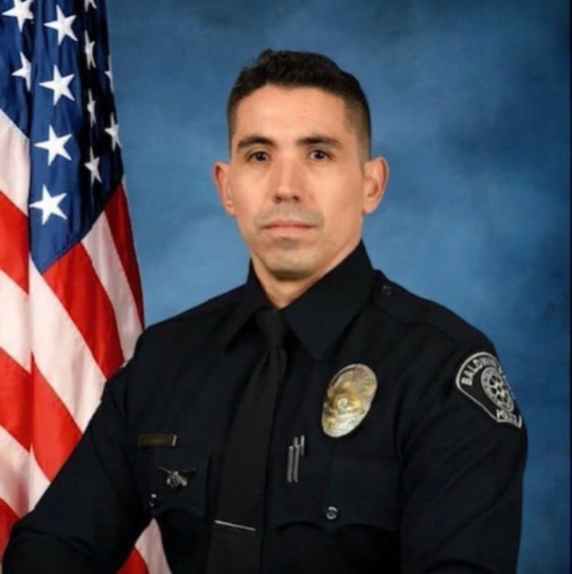entheo_gen's tweet image. I found out that the black band on the LAPD badges is a mourning symbol to honor fallen Officer Samuel Riveros who is deeply respected for his bravery—he ran into gunfire to protect others and was devoted to his community and colleagues. Mad respect @LAPDHQ