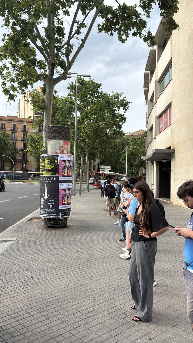 Annatoffee1's tweet photo. @MoventisInfo De Tetuan tampoc surten, ni es veu la parada https://t.co/O7RAokXsvE