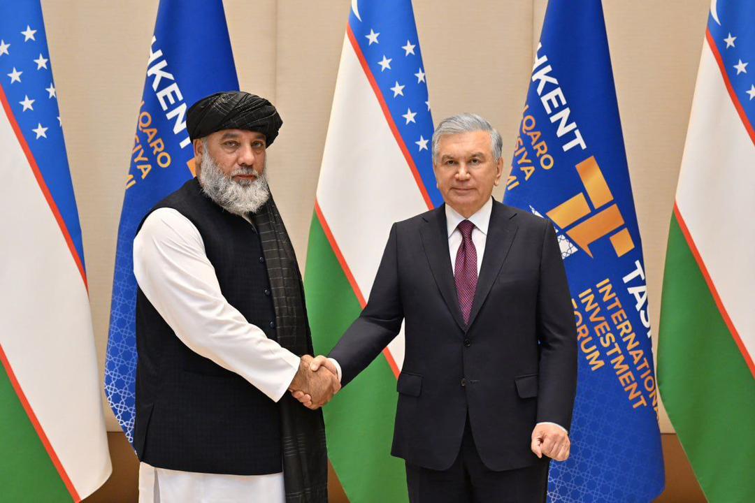 Zabehulah_M33's tweet photo. لوجیستیک، انرژۍ، کرنې او  د کانونو د استخراج په برخو کې د همکاریو د پراختیا په اړه خبرې کړي دي.

د کتنې په پای کې، د صنعت او سوداګرۍ وزیر د تاشکند پانګونې نړیوال څلورم فورم کې د افغانستان په تړاو د اوزبیکستان د ولسمشر له دریځه مننه او قدرداني وکړ. https://t.co/lfH6pQIOSe