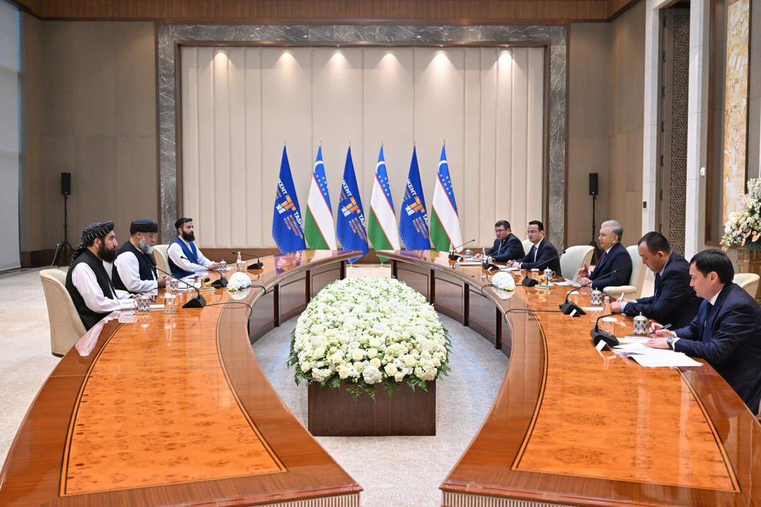 Zabehulah_M33's tweet photo. لوجیستیک، انرژۍ، کرنې او  د کانونو د استخراج په برخو کې د همکاریو د پراختیا په اړه خبرې کړي دي.

د کتنې په پای کې، د صنعت او سوداګرۍ وزیر د تاشکند پانګونې نړیوال څلورم فورم کې د افغانستان په تړاو د اوزبیکستان د ولسمشر له دریځه مننه او قدرداني وکړ. https://t.co/lfH6pQIOSe