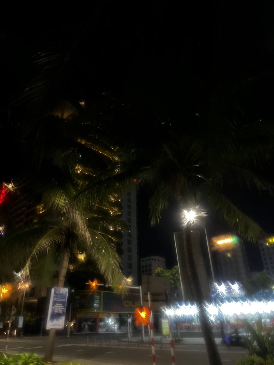 ZnoomZ8326's tweet photo. Da nang 🌴by night 🌑 https://t.co/ygPvqziC1I