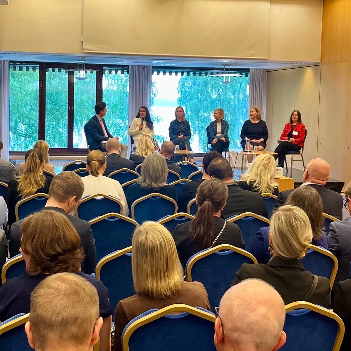 Tänään järjestettiin jo toisen kerran hyvinvointialueiden kesäpäivä, joka kokoaa yhteen hyvinvointialueiden päättäjiä, virkahenkilöitä ja ministeriöiden väkeä. Tärkeä yhteinen keskustelu hetkenä, jona uudet valtuutetut juuri aloittavat työnsä hyvinvointialueilla. Kiitos kaikille!