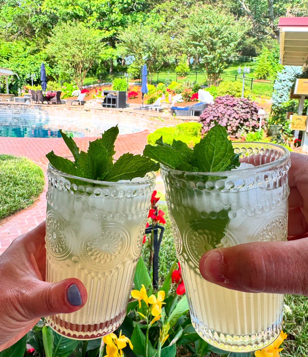 Thank you <a href="/MikeLoveOFCL/">Mike Love</a> of <a href="/TheBeachBoys/">The Beach Boys</a> for creating &amp; turning us on to  the BEST poolside KokoMojito <a href="/TheClubKokomo/">Club Kokomo Spirits</a> ever !! It is EXCEPTIONAL quality and superior taste !!🙌🏽☀️Love that we can now enjoy these healthy cocktails from a can !!! #nowshipping #cheers #kokomojito