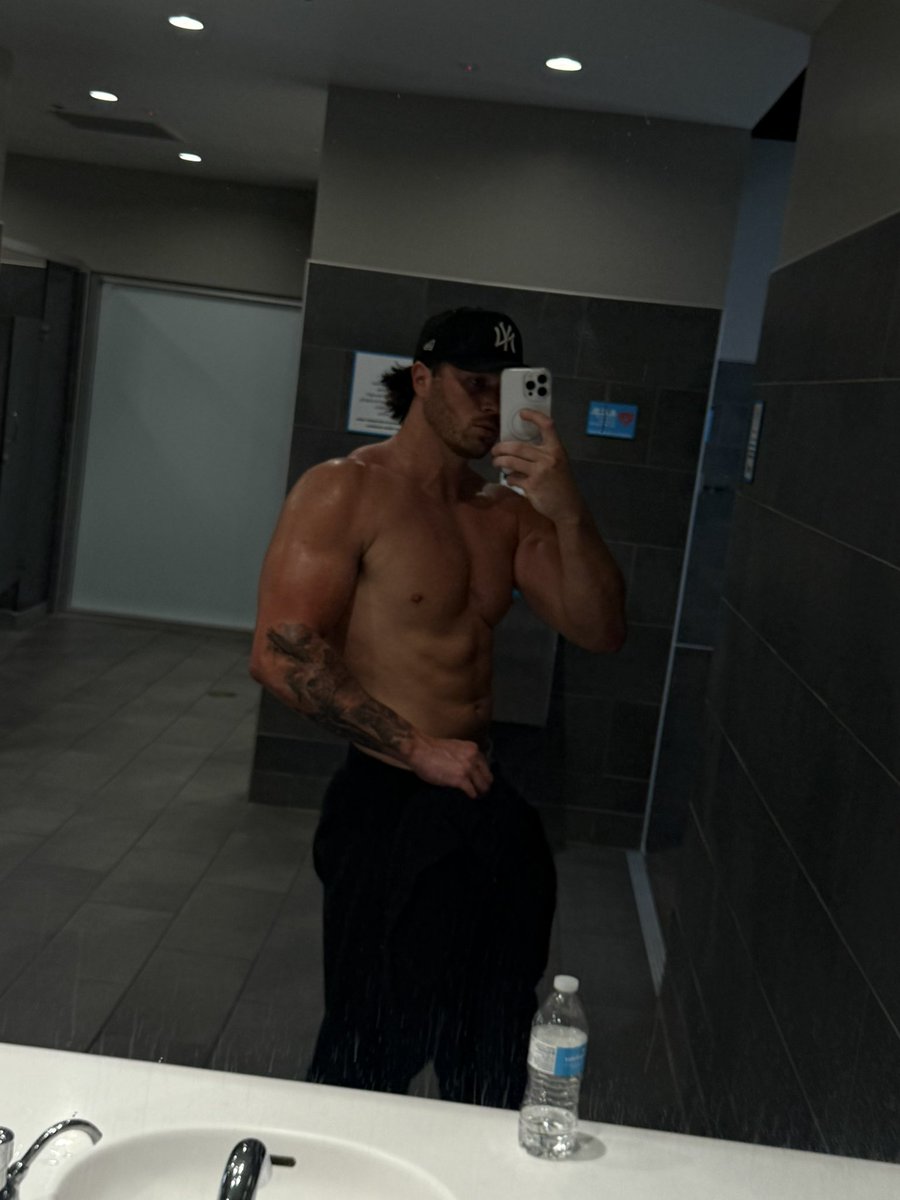 Tyler Nolan tweet media