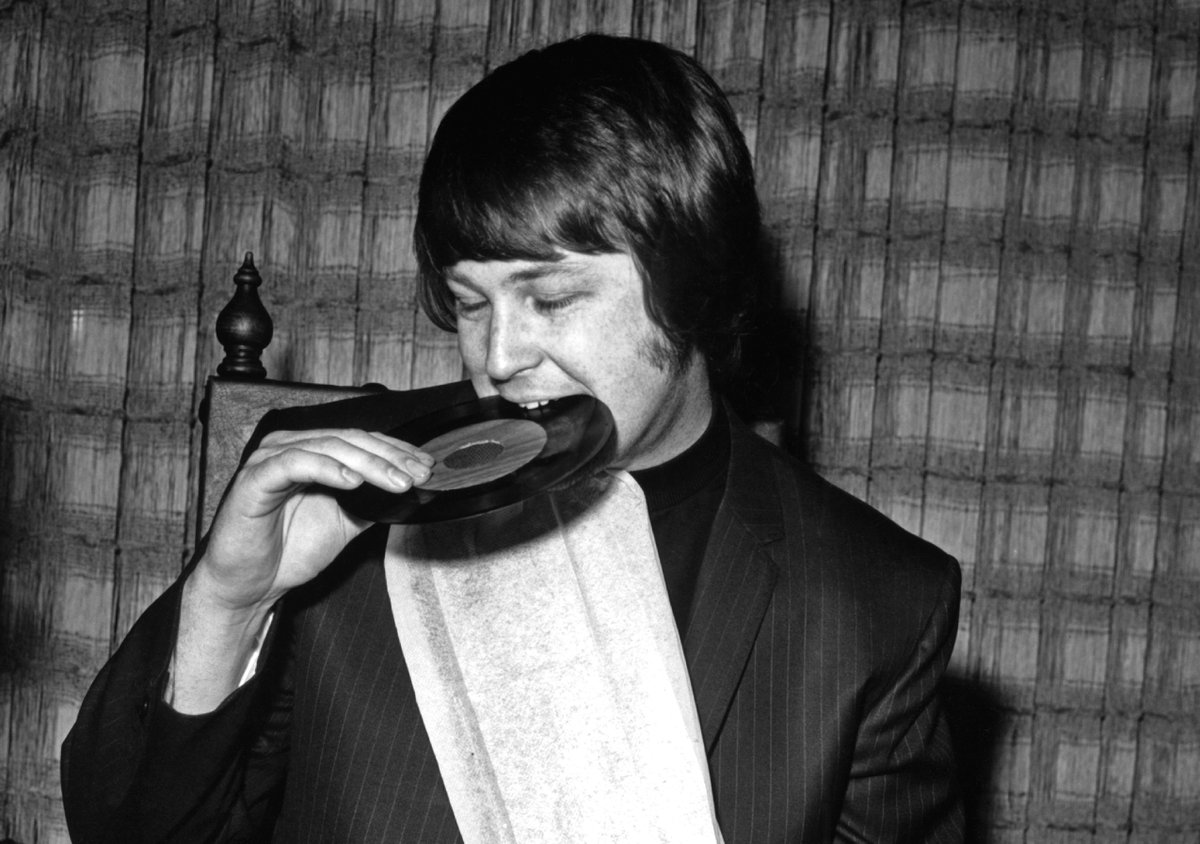 Station Simone (@stationsimone) on Twitter photo It was nice, anyway...
#BrianWilson <a href="/StationSimone4U/">Station Simone Webtransistor</a> <a href="/StationSimone/">Station Simone</a> <a href="/thierrychanu/">Thierry Le Chat</a> <a href="/millanvoyejmarc/">J2M</a>
<a href="/pierrelescure/">Pierre Lescure</a> <a href="/lauric_henneton/">𝕃𝕒𝕦𝕣𝕚𝕔 ℍ𝕖𝕟𝕟𝕖𝕥𝕠𝕟</a> <a href="/SoBusyDear/">Kitty Parker</a> <a href="/Albert_Potiron/">Albert Potiron</a> <a href="/PhilippePerez68/">Philippe Perez</a> <a href="/AuxComtesse/">la comtesse aux pieds nus</a> <a href="/Deserrances/">Daniel des Errances</a> <a href="/c_vollaire/">Catherine Vollaire</a> <a href="/EdenVal1/">Val Girardon</a> <a href="/AmelieLabrande/">Amélie Labrande</a> <a href="/JoelleLosfeld/">losfeld joelle</a> <a href="/RemiFauconnier/">Rémi Fauconnier</a> & co It was nice, anyway...
#BrianWilson <a href="/StationSimone4U/">Station Simone Webtransistor</a> <a href="/StationSimone/">Station Simone</a> <a href="/thierrychanu/">Thierry Le Chat</a> <a href="/millanvoyejmarc/">J2M</a>
<a href="/pierrelescure/">Pierre Lescure</a> <a href="/lauric_henneton/">𝕃𝕒𝕦𝕣𝕚𝕔 ℍ𝕖𝕟𝕟𝕖𝕥𝕠𝕟</a> <a href="/SoBusyDear/">Kitty Parker</a> <a href="/Albert_Potiron/">Albert Potiron</a> <a href="/PhilippePerez68/">Philippe Perez</a> <a href="/AuxComtesse/">la comtesse aux pieds nus</a> <a href="/Deserrances/">Daniel des Errances</a> <a href="/c_vollaire/">Catherine Vollaire</a> <a href="/EdenVal1/">Val Girardon</a> <a href="/AmelieLabrande/">Amélie Labrande</a> <a href="/JoelleLosfeld/">losfeld joelle</a> <a href="/RemiFauconnier/">Rémi Fauconnier</a> & co