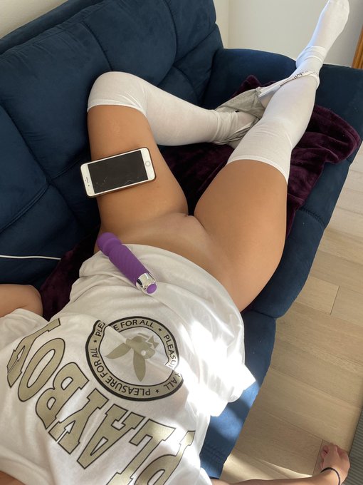 Watch Emma Shore's leaked NSFW photo on TwXstars