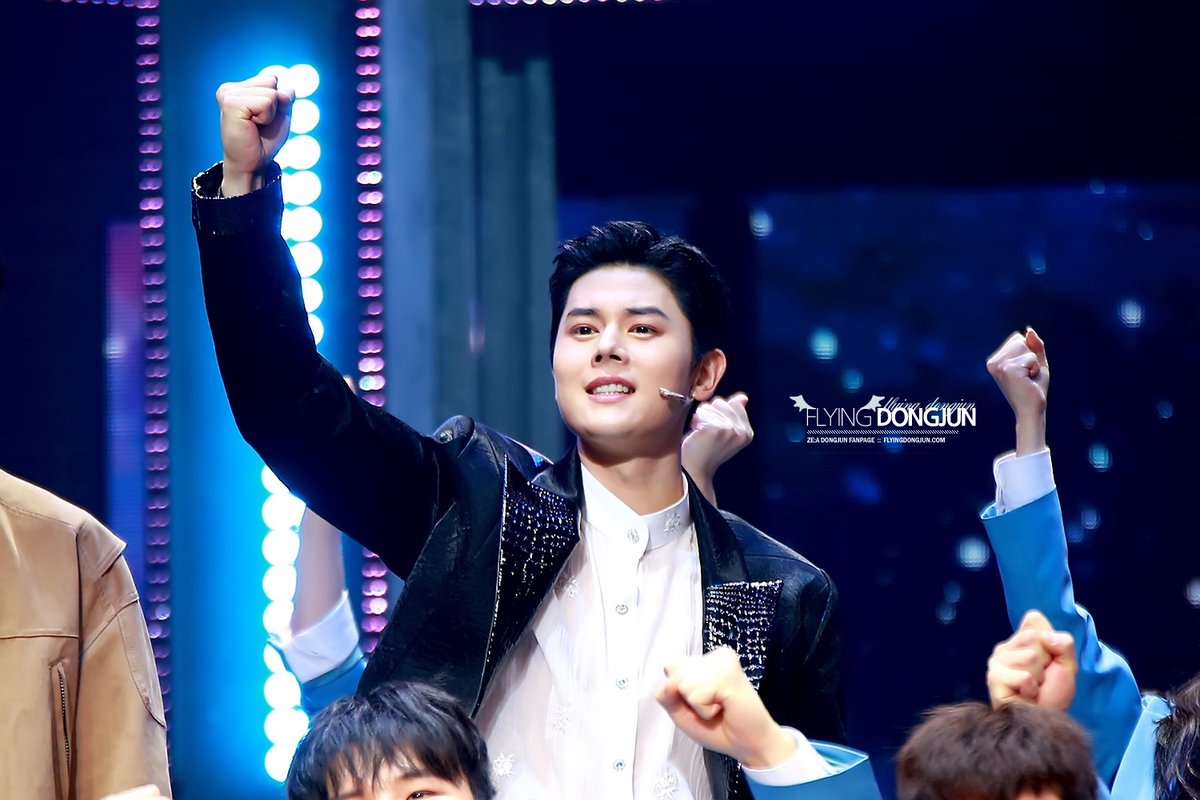 flyingdongjun's tweet photo. [업데이트] 250409 뮤지컬 <드림하이> 커튼콜 &amp; 퇴근길

(바로가기 👉 https://t.co/ZFpeQ47LeO)

10년만의 선 뮤지컬 무대에서
가장 빛나는 동준이 ✨

#김동준 #동준
#dongjun #kimdongjun
#뮤지컬드림하이
#드림하이 https://t.co/jIpKBTmEwe