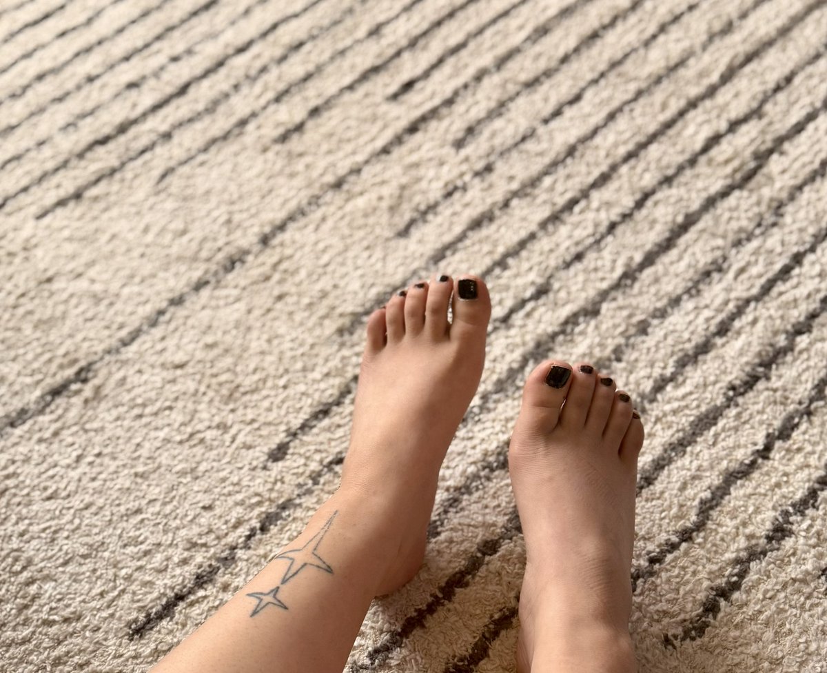 SaintJin_'s tweet photo. My #feet would look so much cuter down your throat. Take a further dive into exclusive content on my loyal fans💋 https://t.co/gDLSCyqmCI
.
#footfetısh #fetish #dominatrix #seattledominatrix #domme #femdom #petite https://t.co/XaayWt1W01