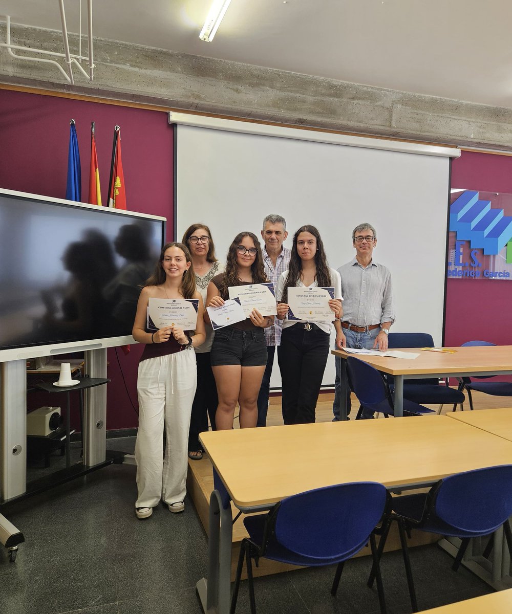 IES FGB (@iesfgb) on Twitter photo Se han entregado los premios Jornal París: por saber captar la esencia de un viaje de inmersión lingüística en París a
Ariadna Pascua Rivero 1 premio
Paula Hernández Prieto 2 premio
Vega Sierra Hernández 3 premio
Gracias a <a href="/ampaIESFGB/">ampa IES FGB</a> Se han entregado los premios Jornal París: por saber captar la esencia de un viaje de inmersión lingüística en París a
Ariadna Pascua Rivero 1 premio
Paula Hernández Prieto 2 premio
Vega Sierra Hernández 3 premio
Gracias a <a href="/ampaIESFGB/">ampa IES FGB</a>